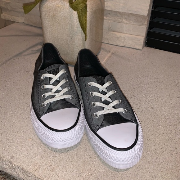 Converse Shoes - ❌SOLD❌ Women’s low rise Converse All Stars